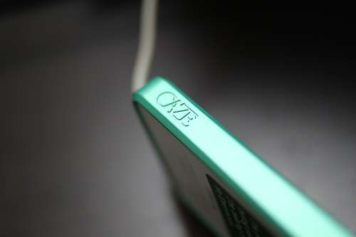 iPhone4Sのバンパーはキミに決めた！CAZE Thin Edge Frame for iPhone4/4S