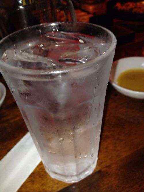 「餃子屋台 渋谷店」で黒霧島水割りを呑む！