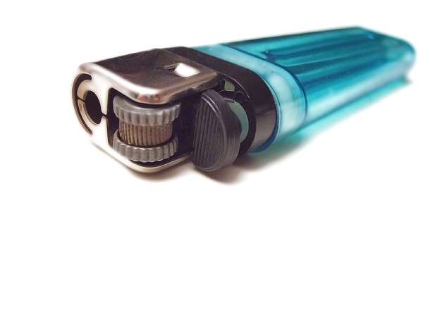 シールを綺麗に剥がす方法!なんとたった100円で。