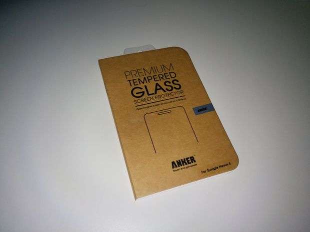 Nexus5の液晶はガラスフィルム。モバイルバッテリーで有名なANKER社の製品。なにより安い！