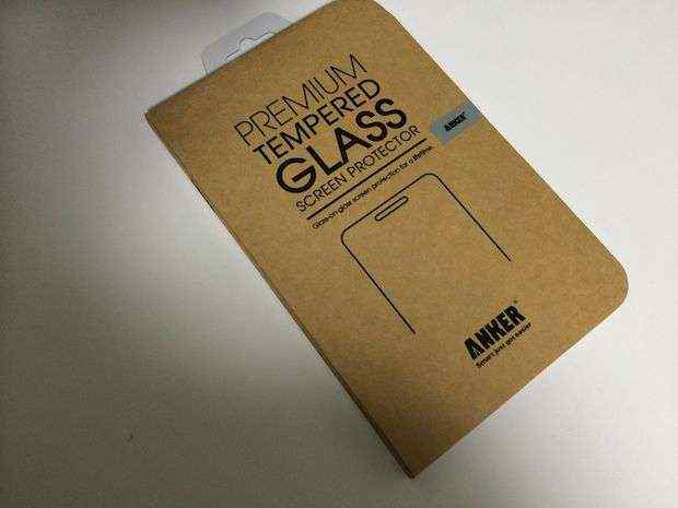 iPhone 5sの液晶ガラスフィルムもAnker社製だ！999円なり！
