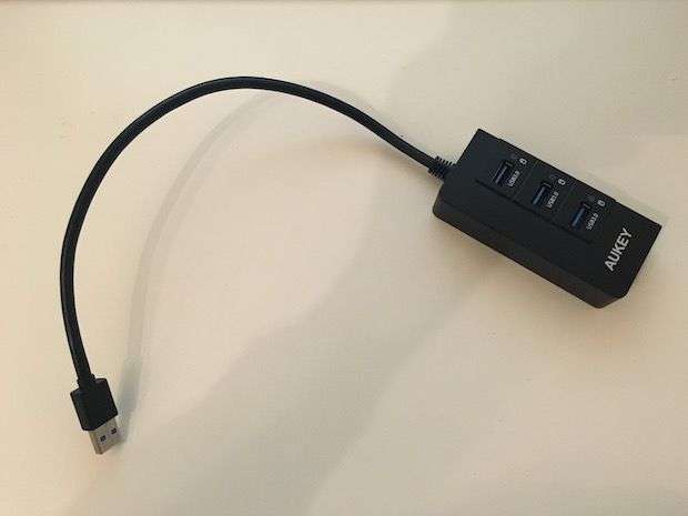 USB3.0x3+有線LANがついたハブって、意外なところで活躍しそう